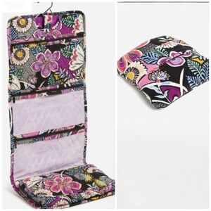 💜Vera Bradley Hanging Organizer and  Travel Blanket In Kauai Floral Print